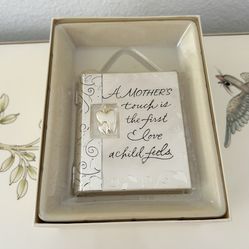 Hallmark 2003 Hanging Photo Keepsake “A Mother's Touch” Booklet - Baby Shower/Mother’s Day