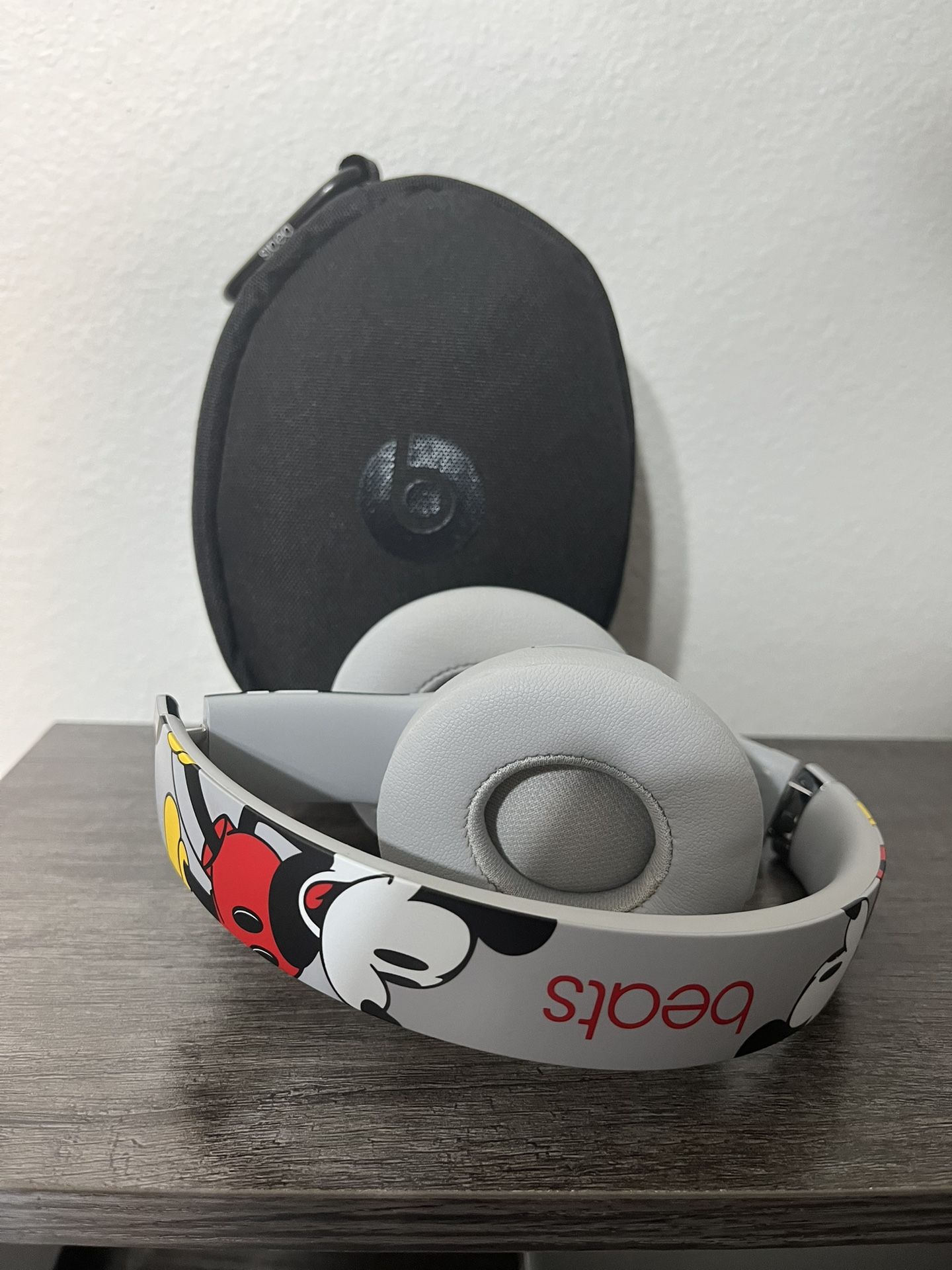 Beats Solo3 Wireless - Mickey's 90th Anniversary Edition