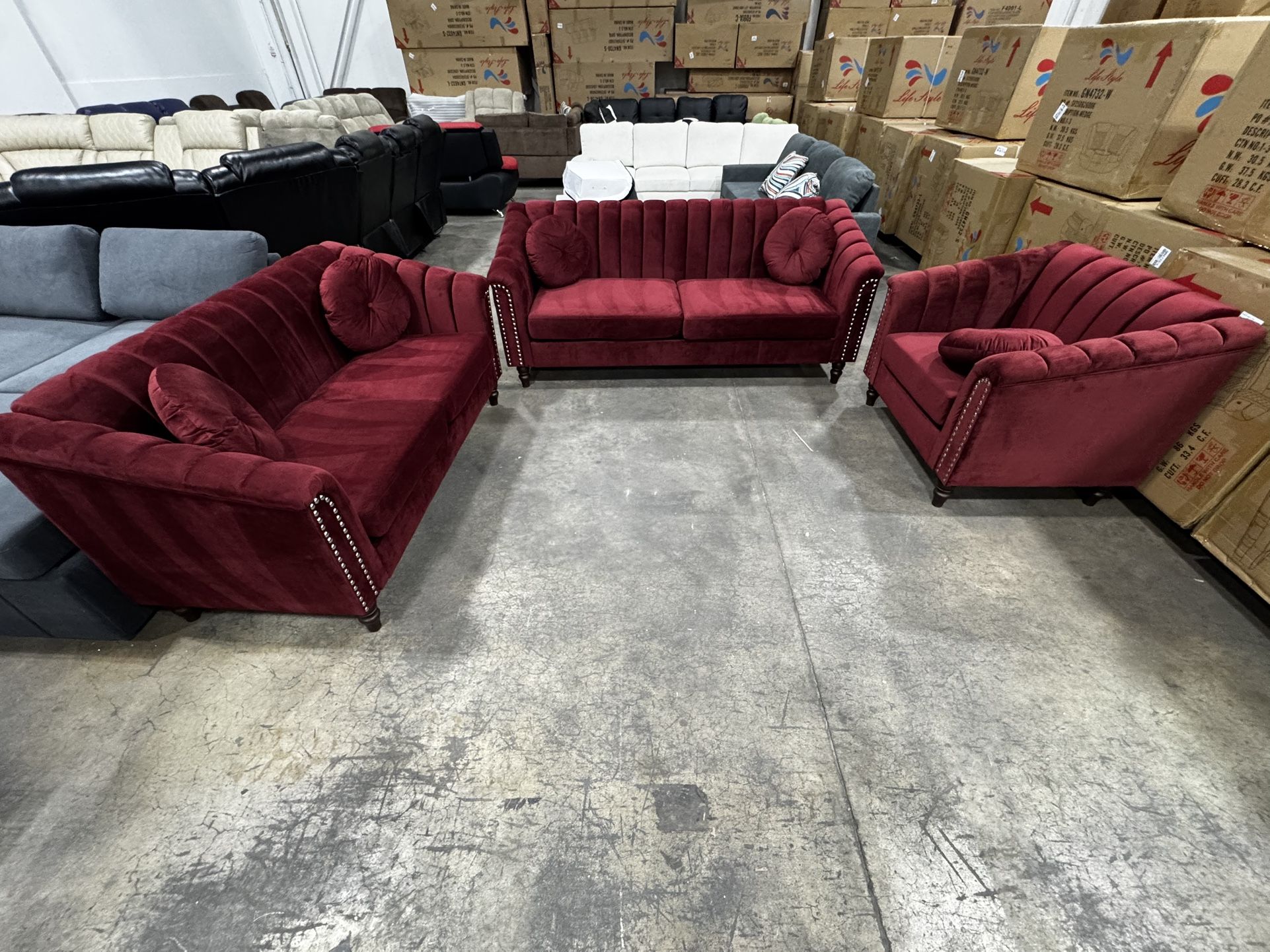FREE DELIVERY AND INSTALLAT 🚚 Brand New in Box 📦 3 - Piece Living Room set Velvet Red