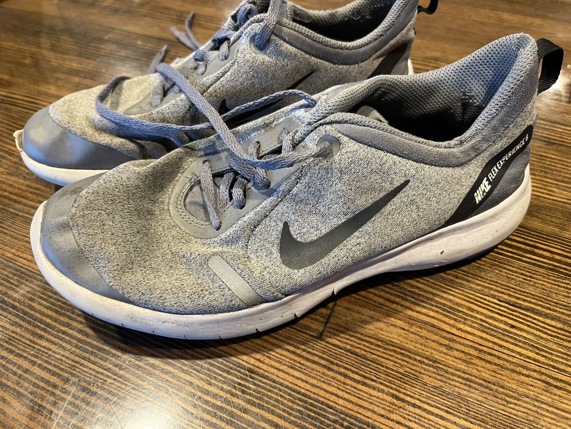 Nike Tennis Shoes