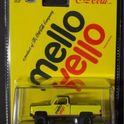 M2 MACHINES - COCA-COLA MELLO YELLO - 1973 CHEVY CHEYENNE SUPER 10 4x4