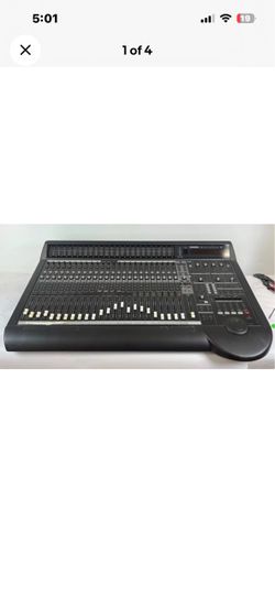 Mackie d8b Digital 8 Bus 56-Input 72-Channel Digital Mixer Console + Mackie CPU Matching Power Supply
