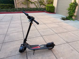 NIU KQi 200 Electric Scooter (like new only used a few times)