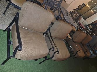 $600  BEAUTIFUL 4 HEAVY ROCKING CHAIRS LIKE NEW WITH SUNBRELLA CUSHIONS FREE IF YOU WANT THEM WITH THE PURCHASE