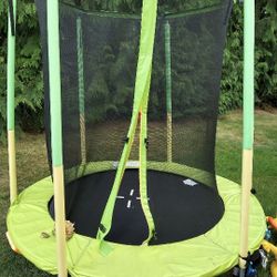 6ft Trampoline With Guards