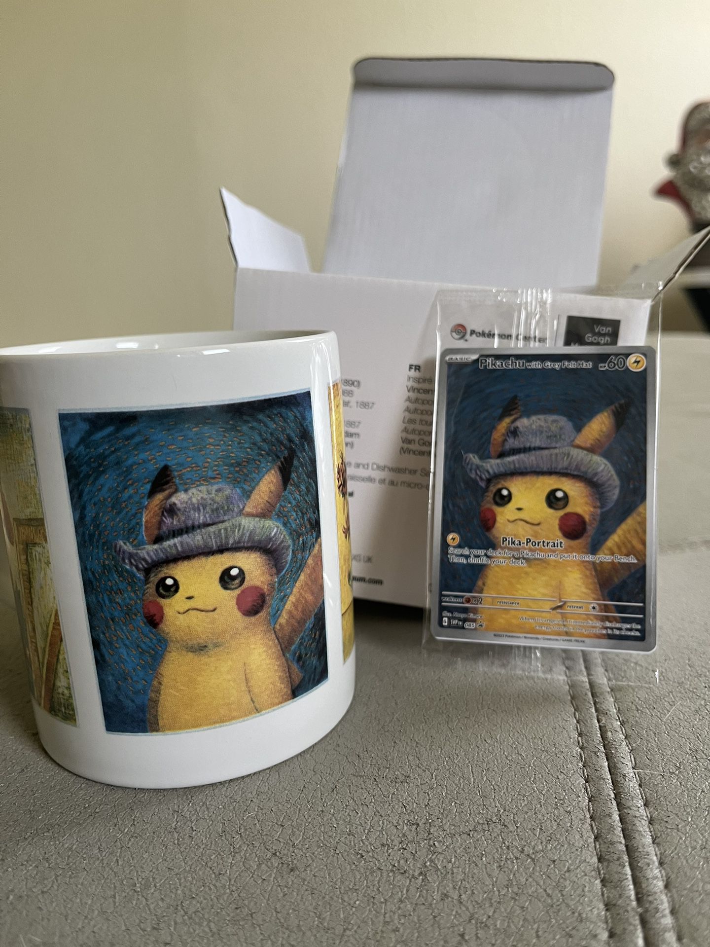 Promo card Pikachu with grey felt hat Pokémon x Van Gogh Museum + Mug