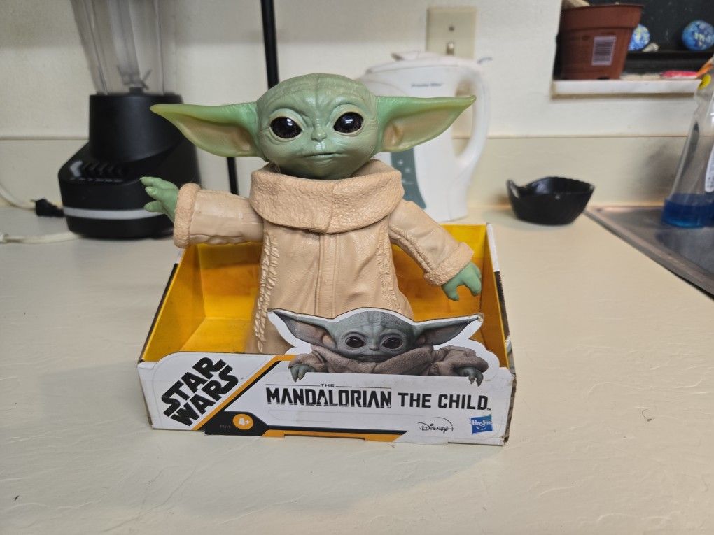 STAR WARS THE MANDALORIAN, THE CHILD COLLECTIBLE DOLL