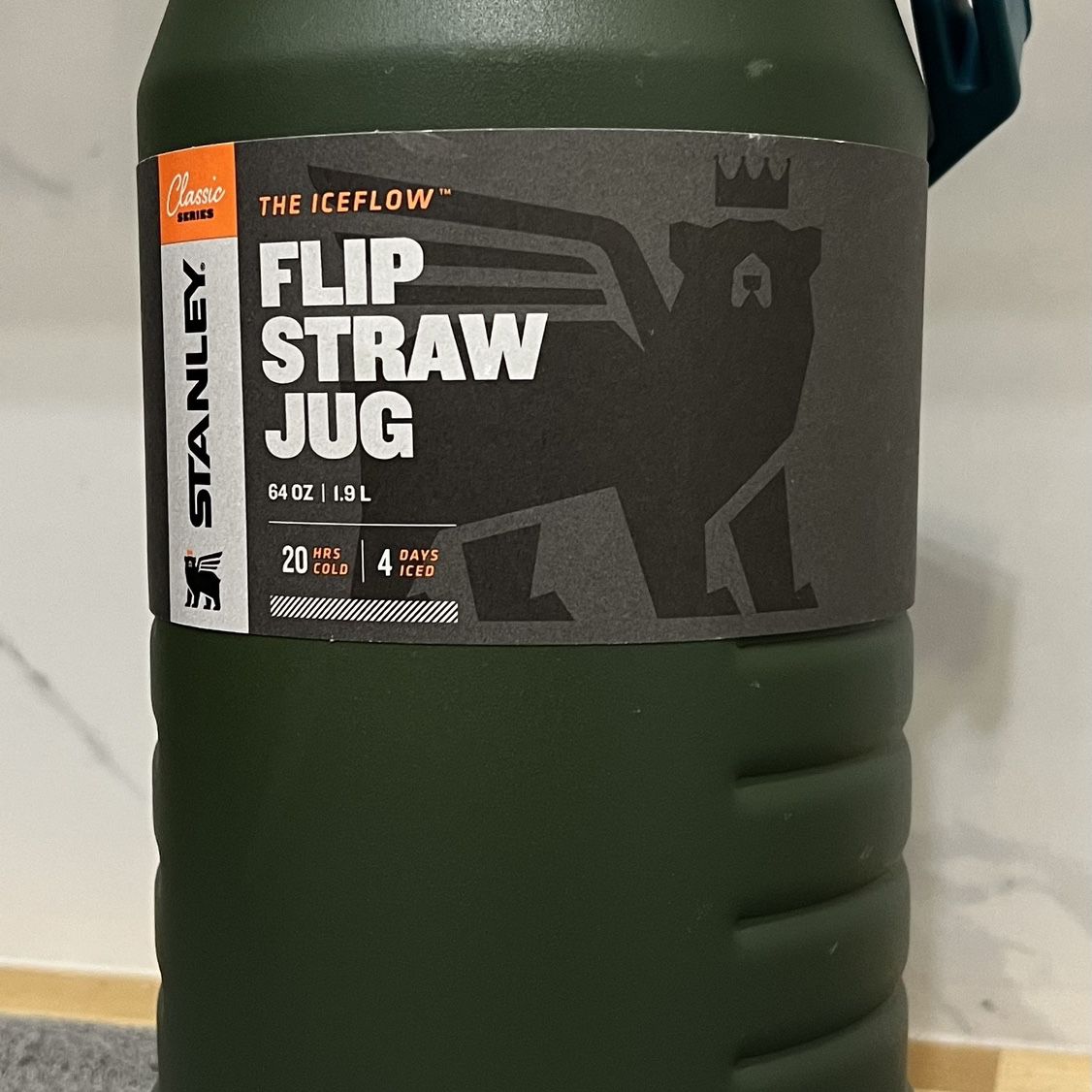 Stanley iceflow flip straw jug 64 oz
