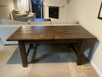Solid Wood Extendable Dining Table (Excellent Condition)
