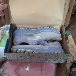 Never Worn Size Women's 8.5 Brooks Shoes