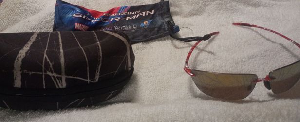The Amazing Spider-Man Sunglasses with Case and Pouch