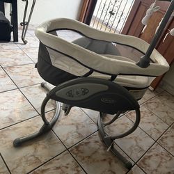 Baby swing bassinet