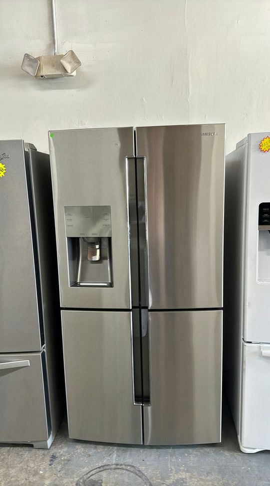 Samsung 4-Door Refrigerator Stainless Steel - Excellent Condition with IceMaker & WaterDispenser