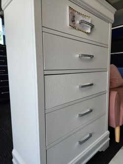 ⚡️BIG SAVINGS! BRAND NEW CHEST