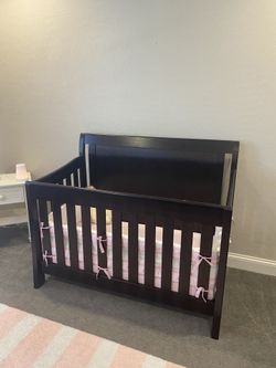 Crib / dresser / changing table set