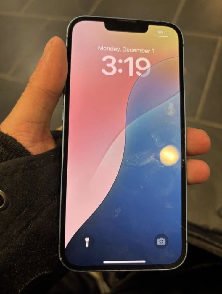 iPhone 13 Unlocked Read Description 