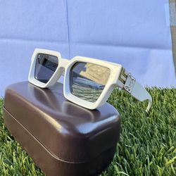 LV 1.1 White Millionaire Glasses 