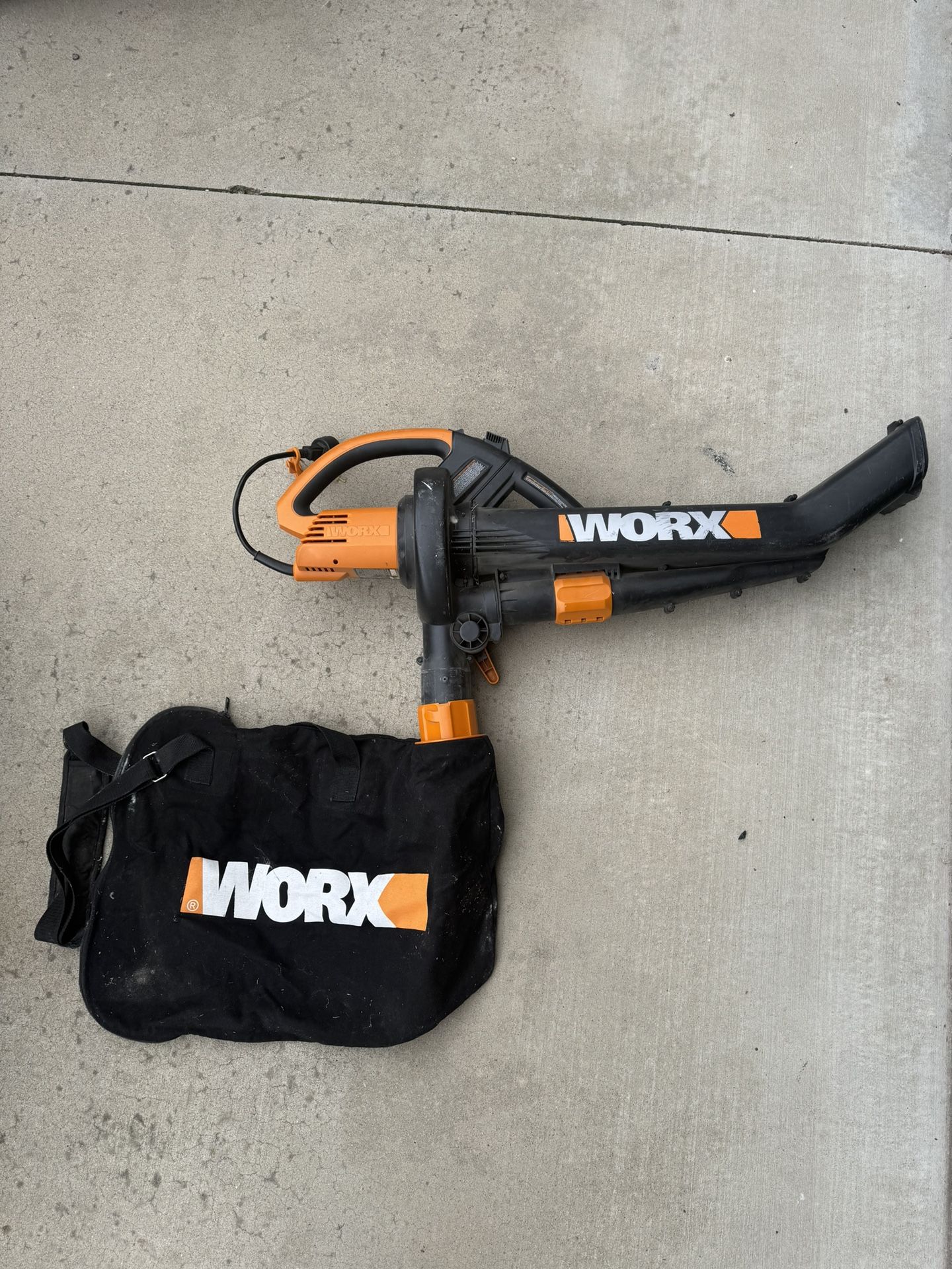 Worx Corded Electric Handheld Leaf Blower/Mulcher/Vacume with collection bag