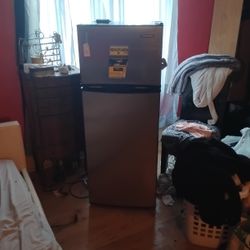 Brand New Mini Fridge Great For Apartment 