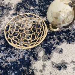 Globe And Dish