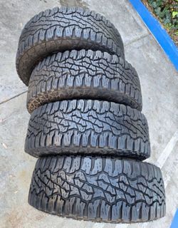 275 70 18 Goodyear con 80% de vida las 4 They all have 80% of their life remaining.