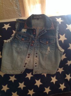 Material Girl jean vest size M