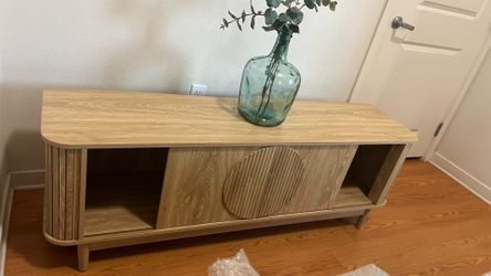 TV Stand 60”