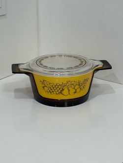 Vintage Pyrex Old Orchard Yellow Casserole Dish Plastic Holder 2 1/2 Qt