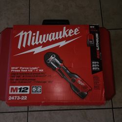 Milwaukee
M12 12-Volt Lithium-Ion Force Logic Cordless Press Tool Kit (3 Jaws Included) with Two 1.5 Ah Battery and Hard Case