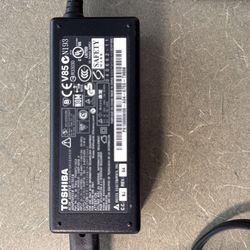 Toshiba OEM Adapter For Laptop
