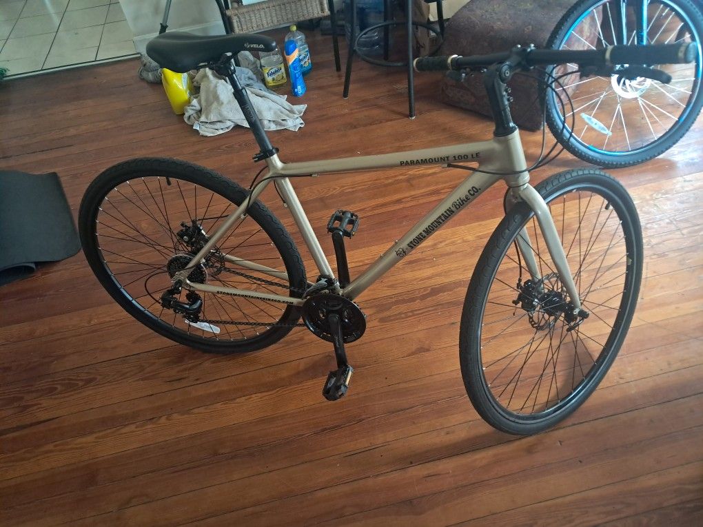 Paramount 100 Hybrid Bike 21-Speed Lightweight Aluminum Frame DISC BRAKES Beige