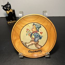 Hummel Goebel Vintage 1960s Merry Wanderer Print On Wood Wall Plaque Plate 6.5”