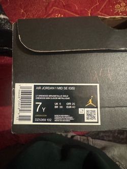 AIR JORDAN 1 MID SE (GS) SIZE 7