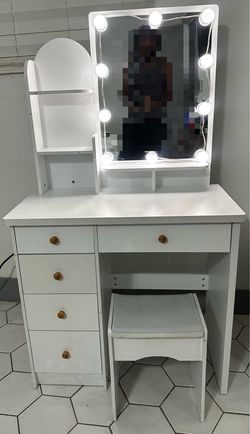 Makeup Vanity With Lights and Stool $100