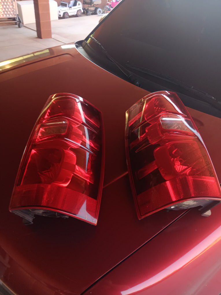 2007 Chevy Tahoe Rear Taillights