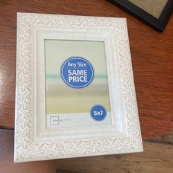 2 Mainstay 5x7 White Vine Frame