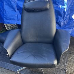 PlyCraft Mulhauser Chair And Ottoman