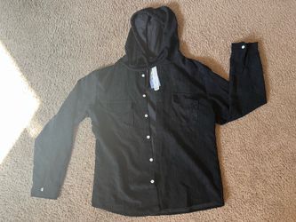 Men’s Black Long Sleeve Button-Up Shirt with Hood / Romwe