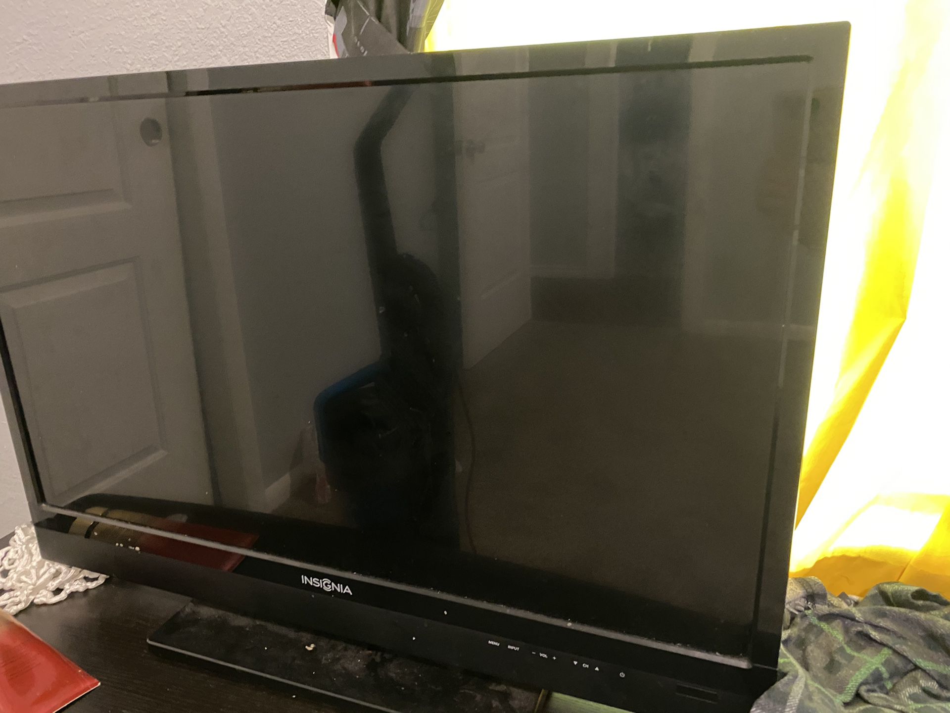 32 inch Insgnia tv works excellent