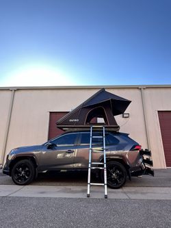 Brand new aluminum hard shell roof top tent,