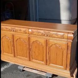 China Cabinet/Table & chairs set