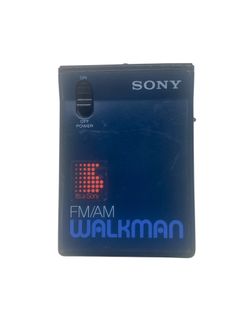 Sony AM/FM SRF-22 Walkman with Belt Clip / Dual Headphone Jacks