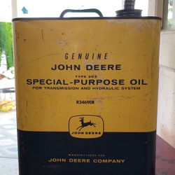 John Deere 2 gallon oil can