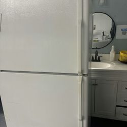 Fully Functional Refrigerator Fridge Kenmore 30inches width