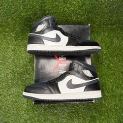 Air Jordan 1 Mid Off Noir Toe