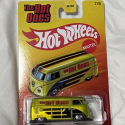 2025 Hot Wheels Volkswagen T1 Panel Bus / Combi -The Hot Ones Series CHASE 1/64