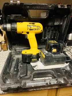 DEWALT 14.4V 1/2 In. (13mm) Cordless Compact Drill/Driver Kit