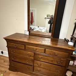 Dresser With Mirror 