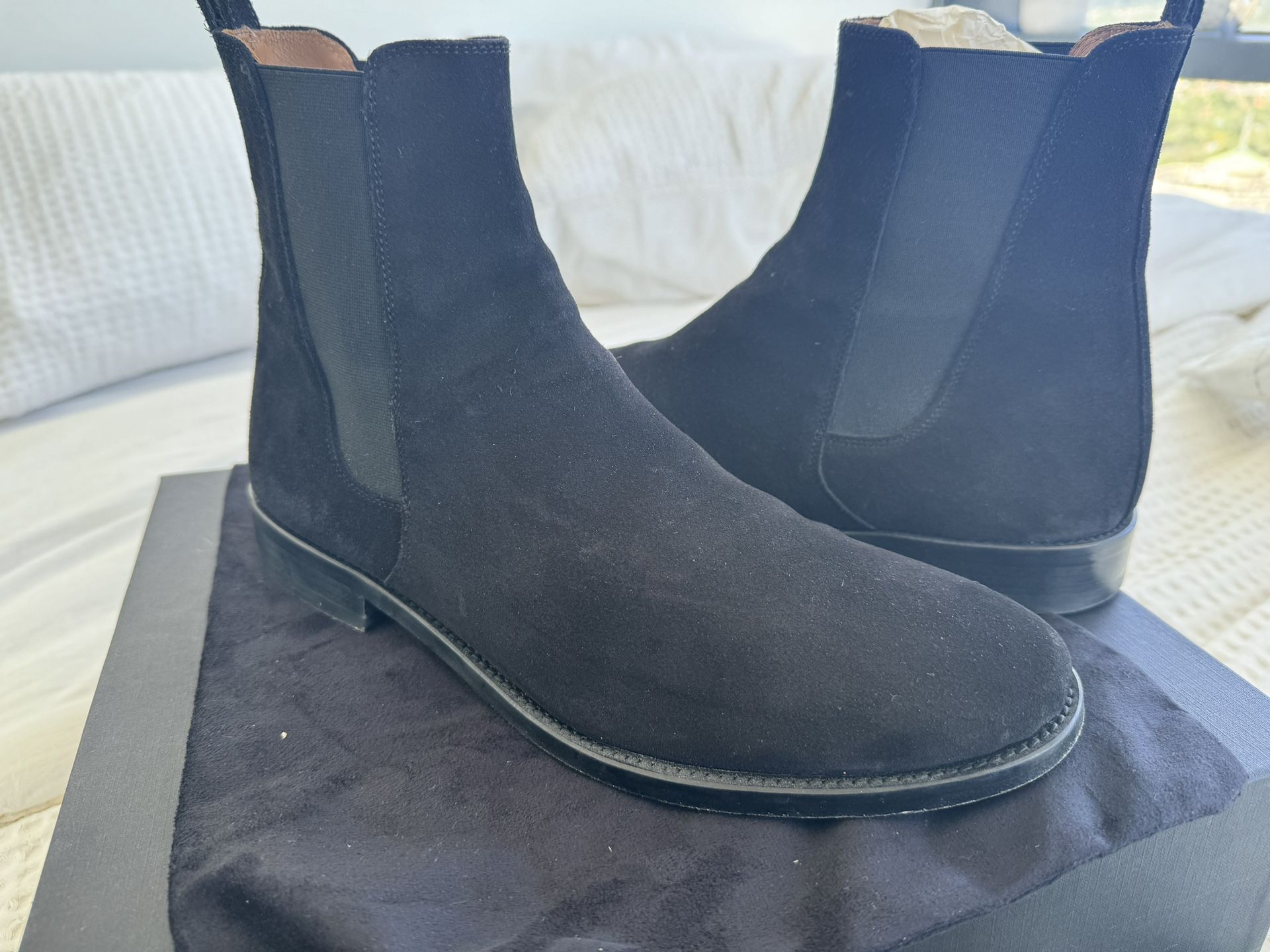 Classic Black Chelsea Boots Suede 