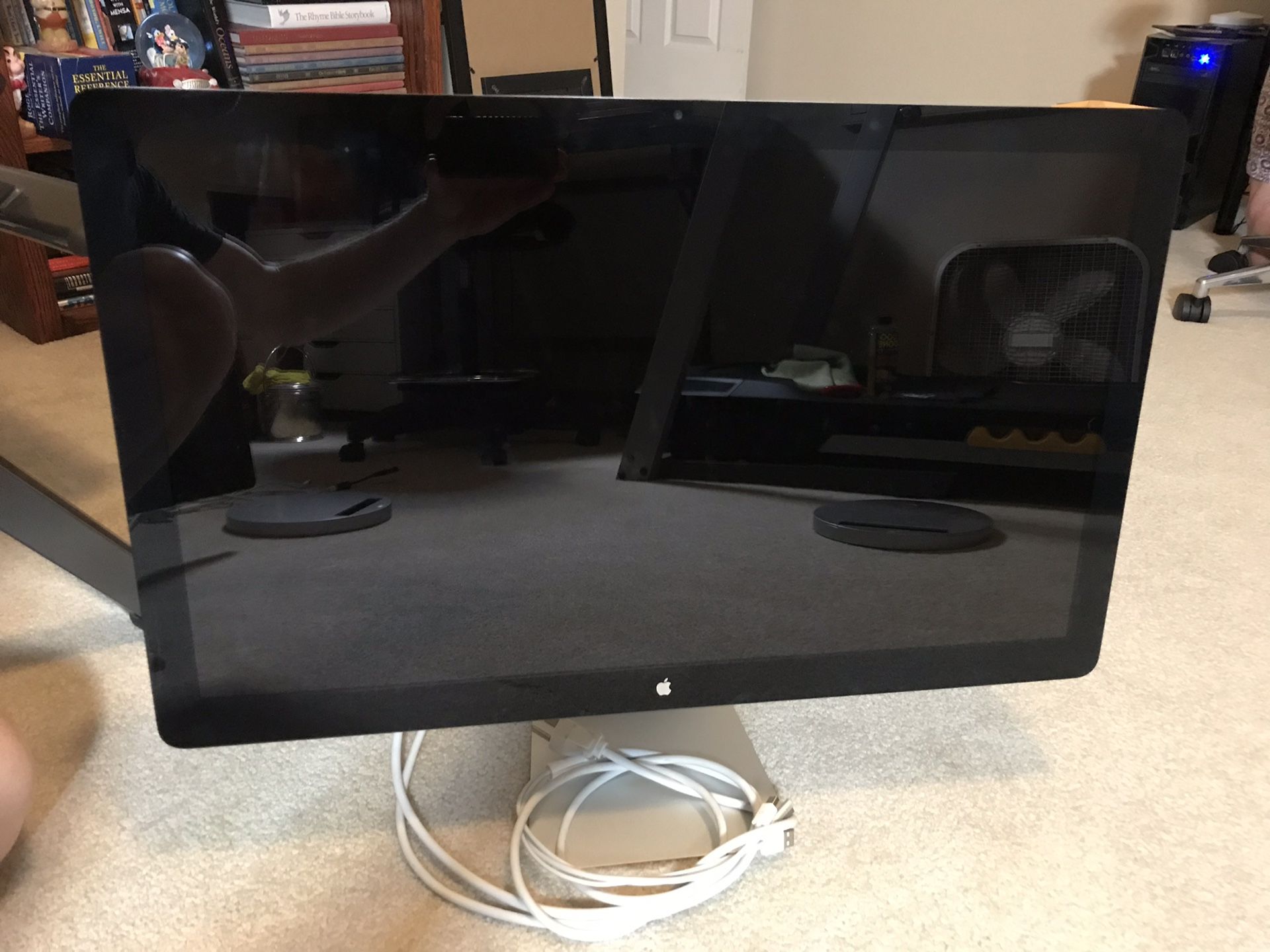 27” Apple monitor Model A1316 Thunderbolt